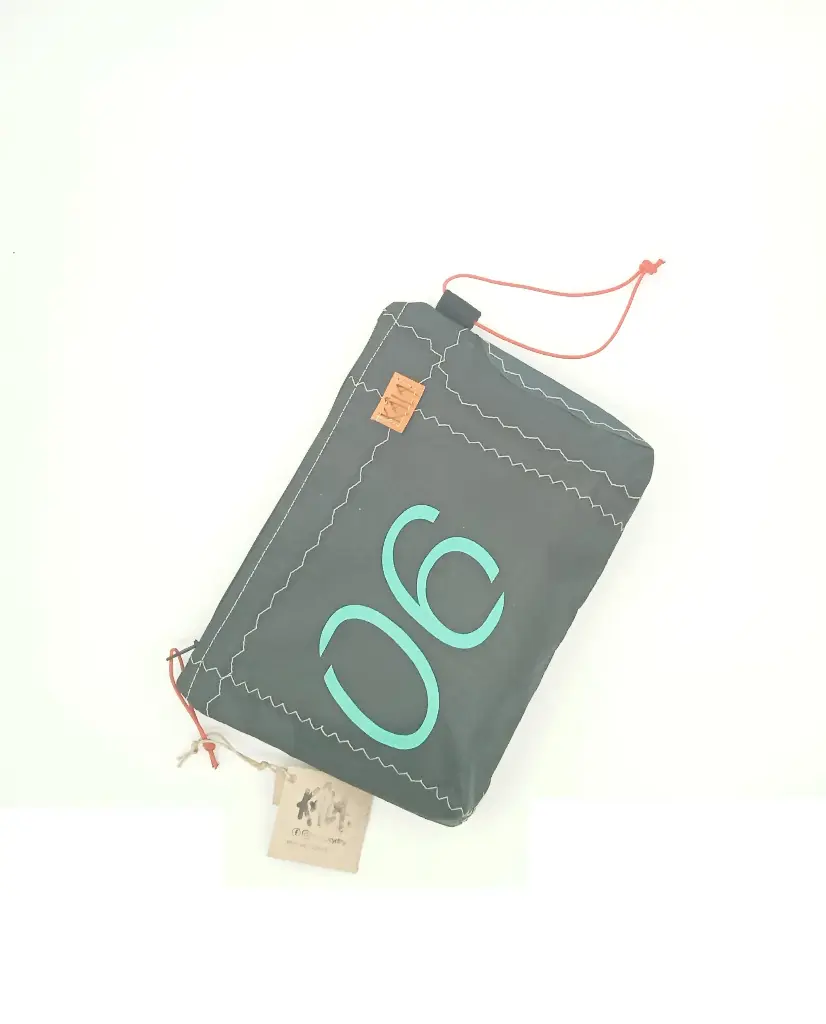 Trousse de toilette Aile de Kitesurf Recyclée ELECTRA